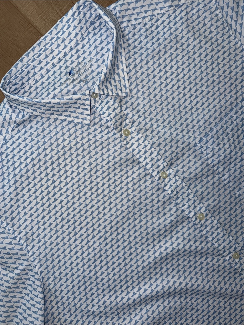 Vineyard Vine’s Men’s On-The-Go Performance SS Shirt-XXL blue marlin boat print